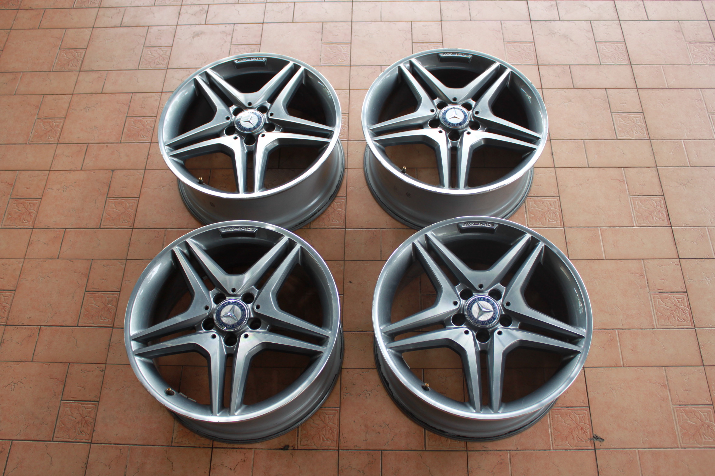 ล้อ AMG W176 18 นิ้ว หน้า 7.5 ET52 หลัง 7.5 ET52