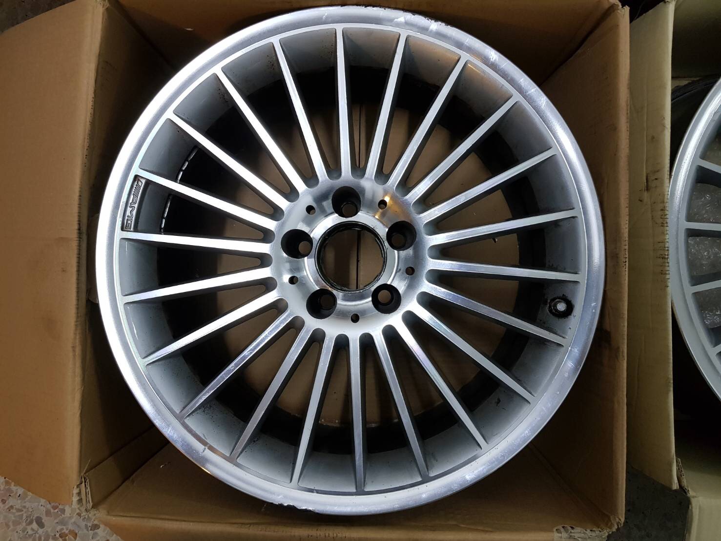ล้อ amg st5  ขอบ 18" หน้า 8.5 et25 หลัง 9.5 et28