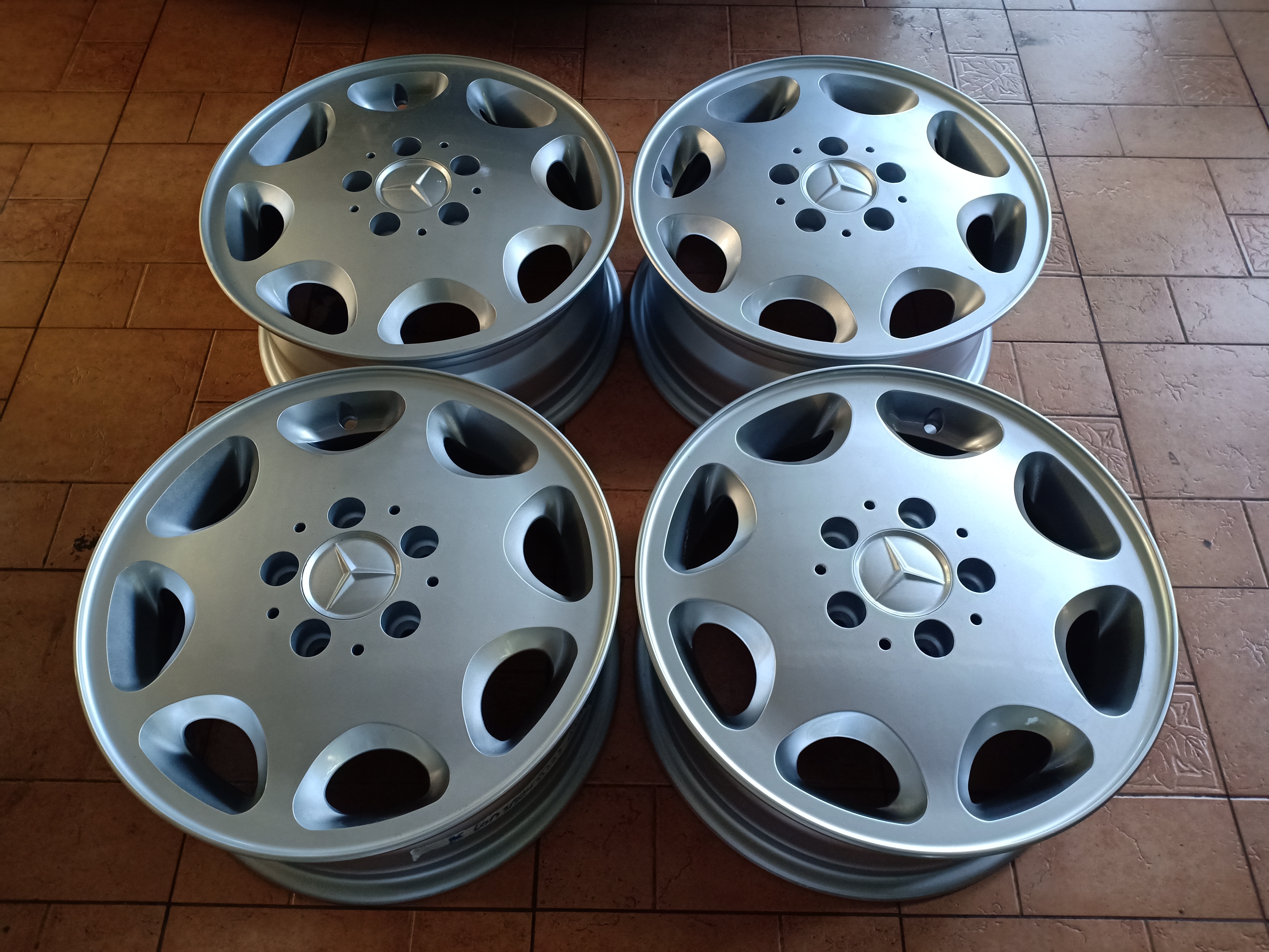 ล้อ 8 ช่อง 15 นิ้ว w124 กว้าง 6.5 นิ้ว et44